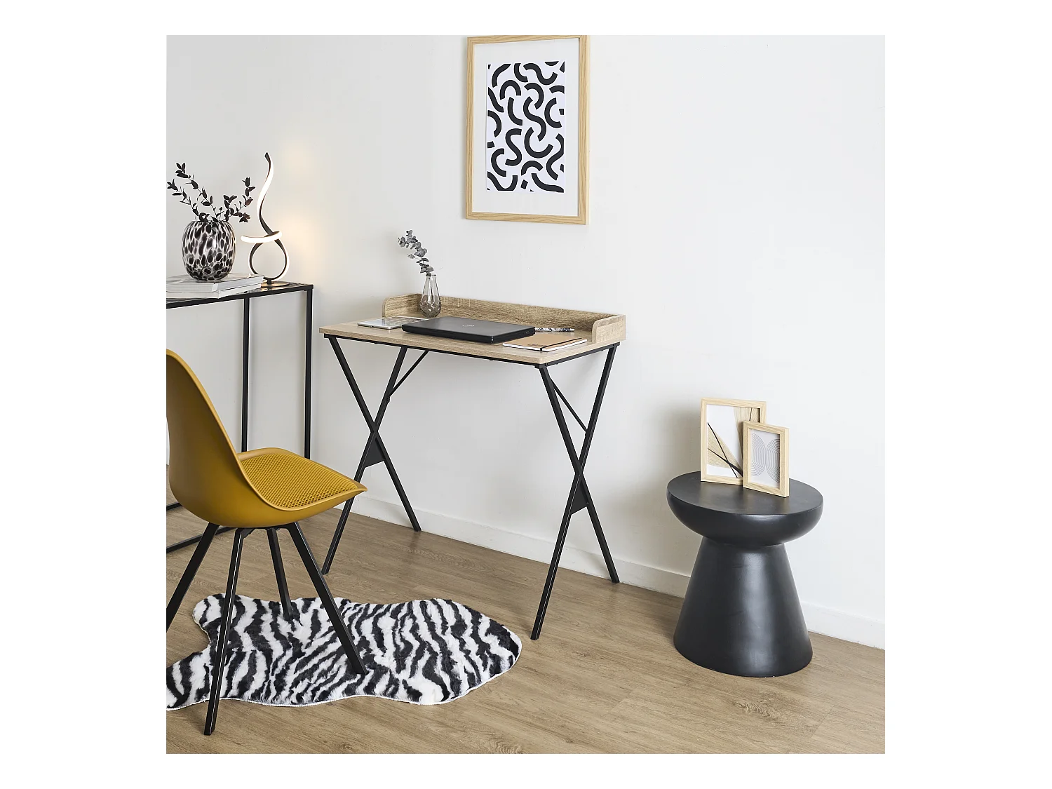 Bureau Loka Marron, Noir