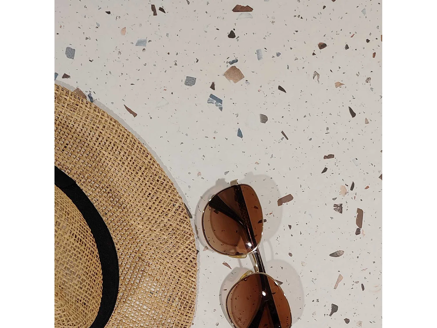 Table pliable terrazzo + 2 chaises pour terrasse