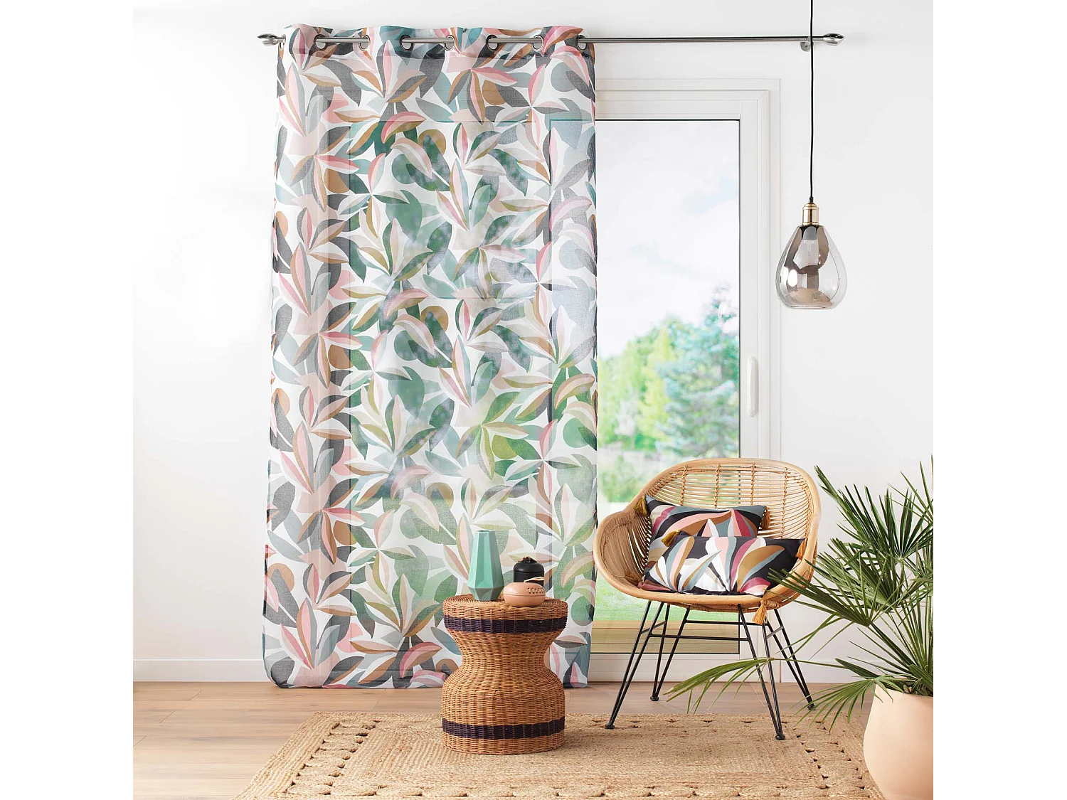 Visillo con ojales estampado con efecto gráfico