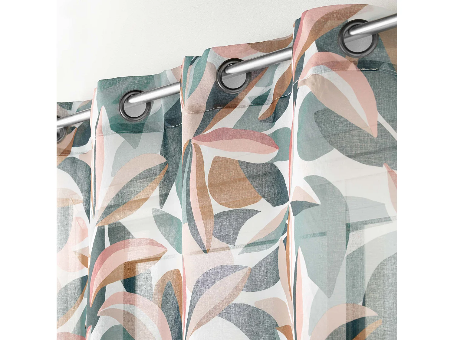 Visillo con ojales estampado con efecto gráfico