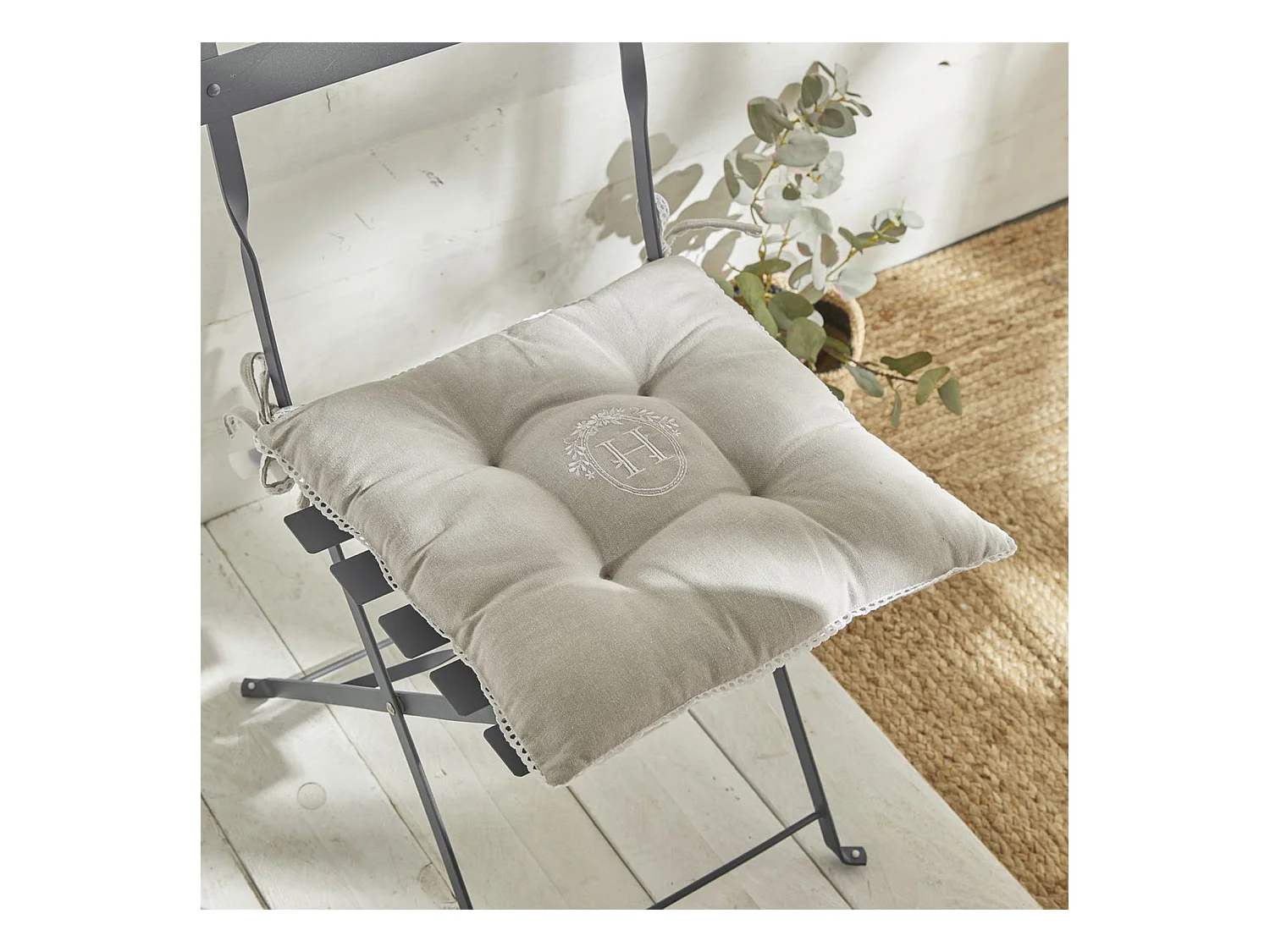 Galette de chaise esprit home avec dentelle