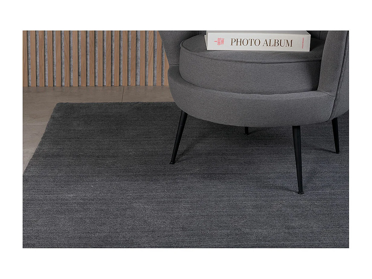 Ulla vloerkleed 350x252cm donkergrijs.