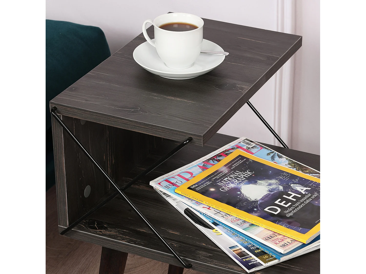 Table d'appoint Bergen avec étagère panneau de particules hêtre 50 x 40 x 55 cm anthracite bois foncé [en.casa]