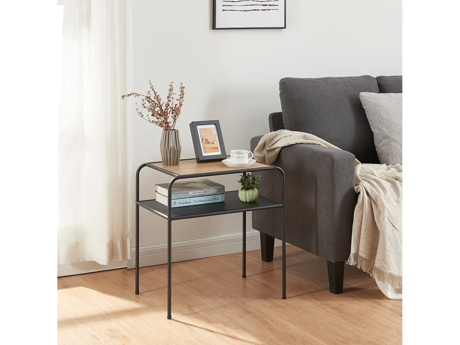 Table d'appoint Krødsherad avec plateau rectangulaire et étagère métal MDF 55 x 51 x 36 cm noir effet chêne [en.casa]