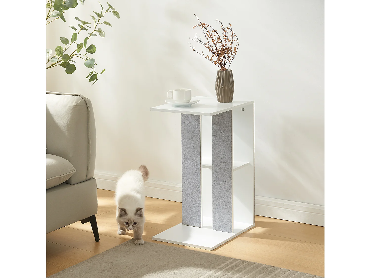 Table d'appoint avec griffoir pour chat Ljungby 58 x 40 x 30 cm blanc [en.casa]
