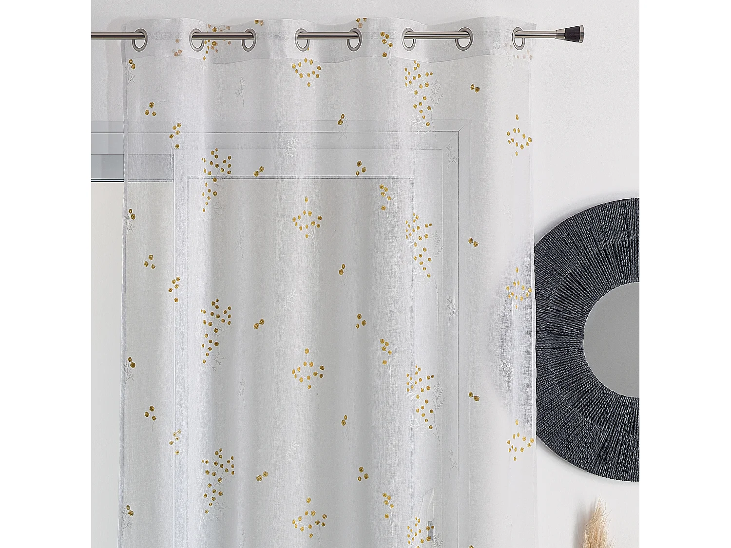 Voilage brodé d'un motif Mimosa