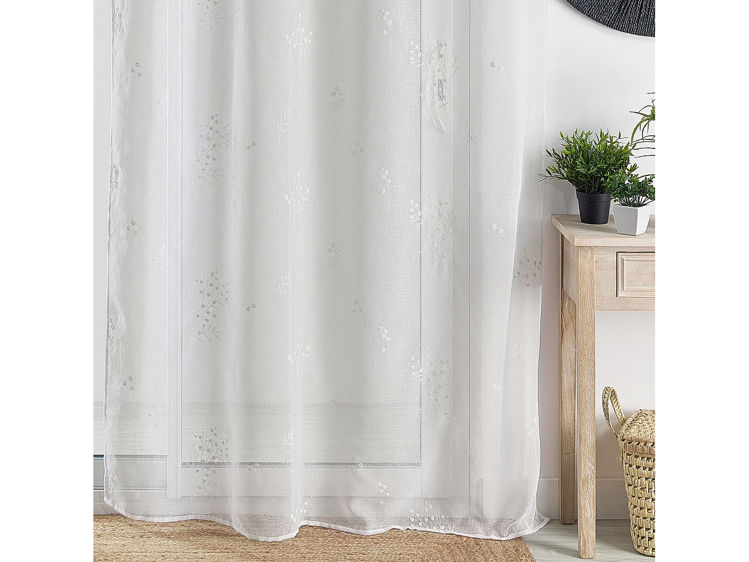 Voilage brodé d'un motif Mimosa