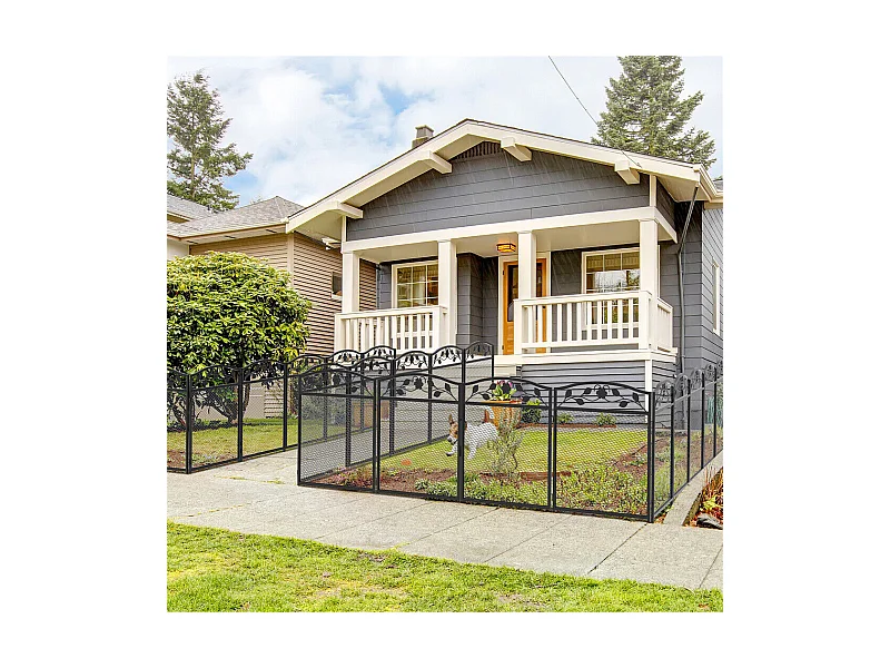 Set aus 5 dekorativen Gartenzaunelementen aus Metall mit Verzierungen – Gesamtmaße 300L x 110H cm – Schwarz