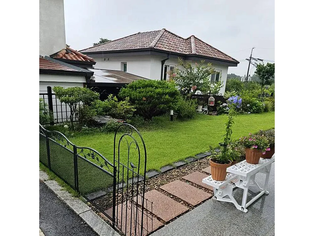 Lot de 5 clôtures de jardin décoratives en métal avec ornements - dim. totales 410L x 90H cm - noir