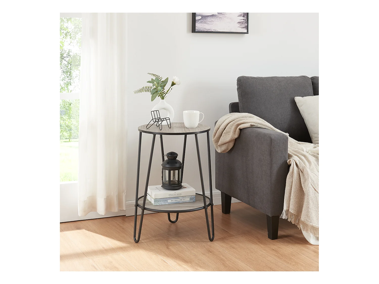 Table d'appoint Ylöjärvi avec étagère métal MDF 61 x 44 x 44 cm noir effet chêne [en.casa]