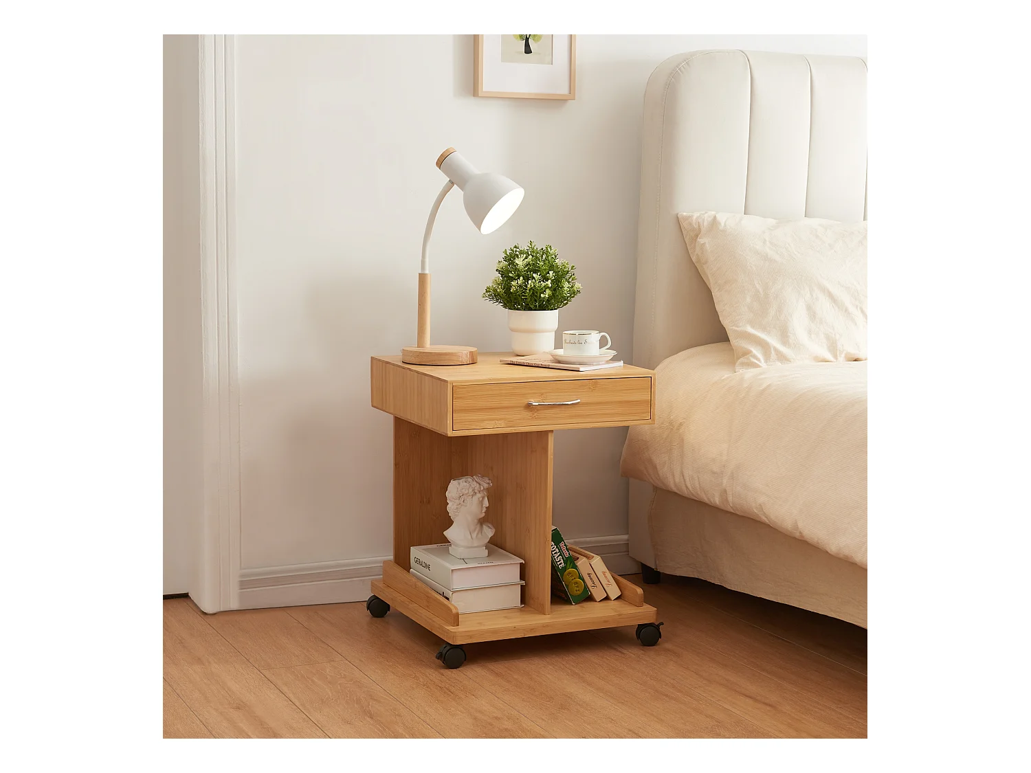 Table d'appoint à roulettes Jokkmokk avec tiroir et 2 étagères bambou 57 x 43 x 43 cm naturel [en.casa]