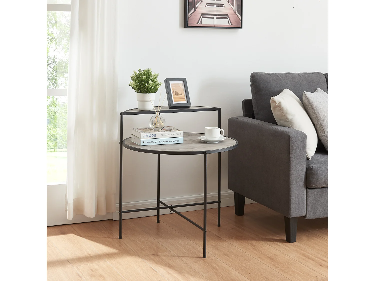 Table d'appoint ronde Fyresdal avec étagère métal MDF 68 x 62 cm noir effet chêne [en.casa]