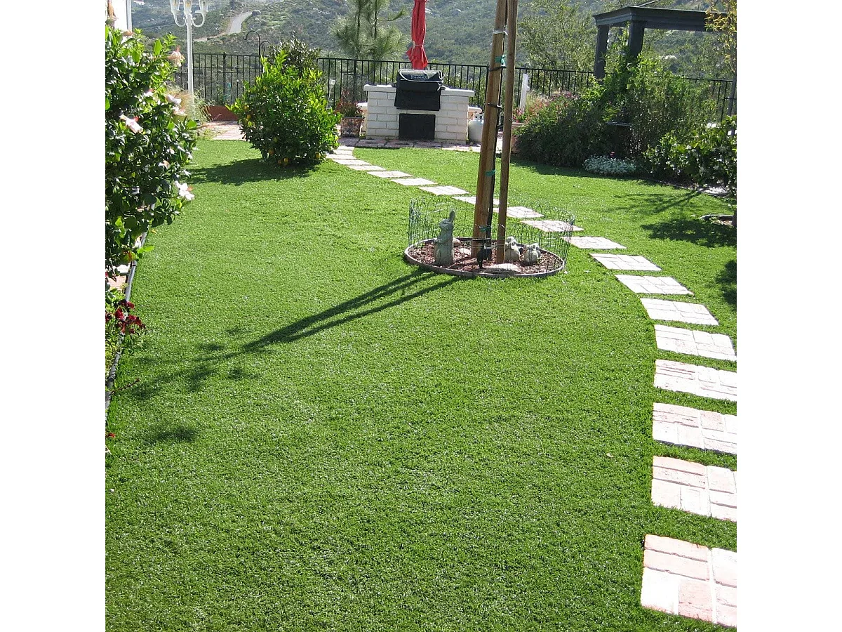 Prato Sintetico Realistico Giardino 4 Sfumature Anti UV Atossico Drenante Ideale per Piscina Terrazzo Aree Giochi Viali (40mm 1x20mt 20mq)