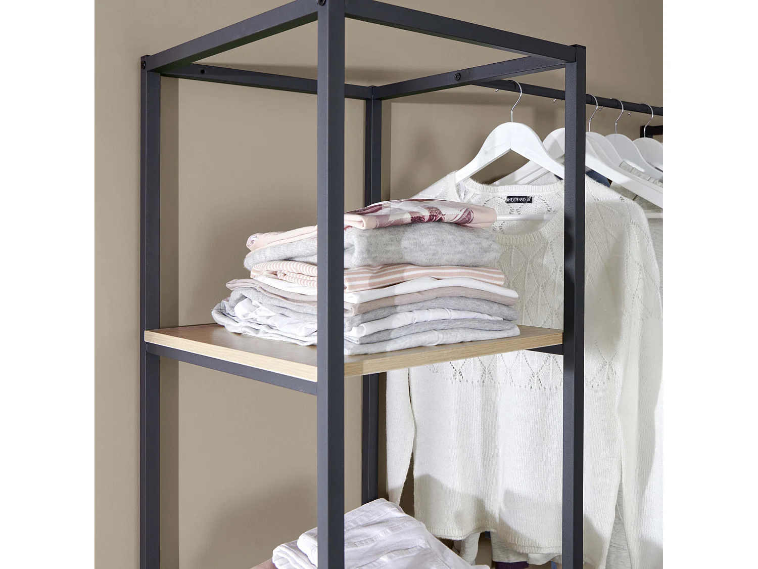 KLEID kledingrek van hout en metaal