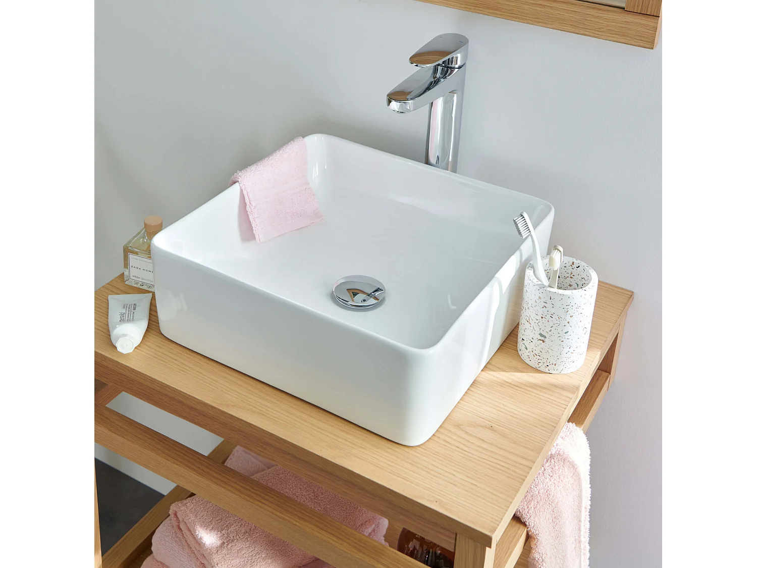 Einzelmöbel + Waschbecken + HOPP-Spiegel