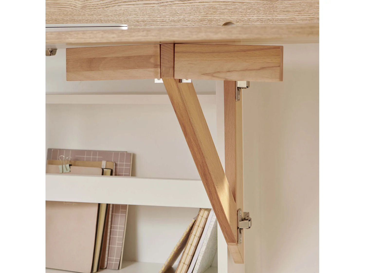 Escritorio de pared plegable de fresno U-LINE