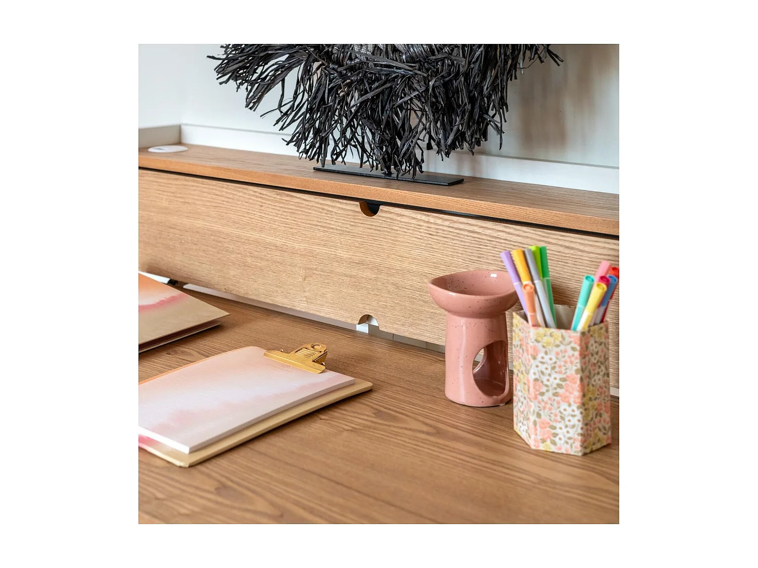 Escritorio de pared plegable de fresno U-LINE