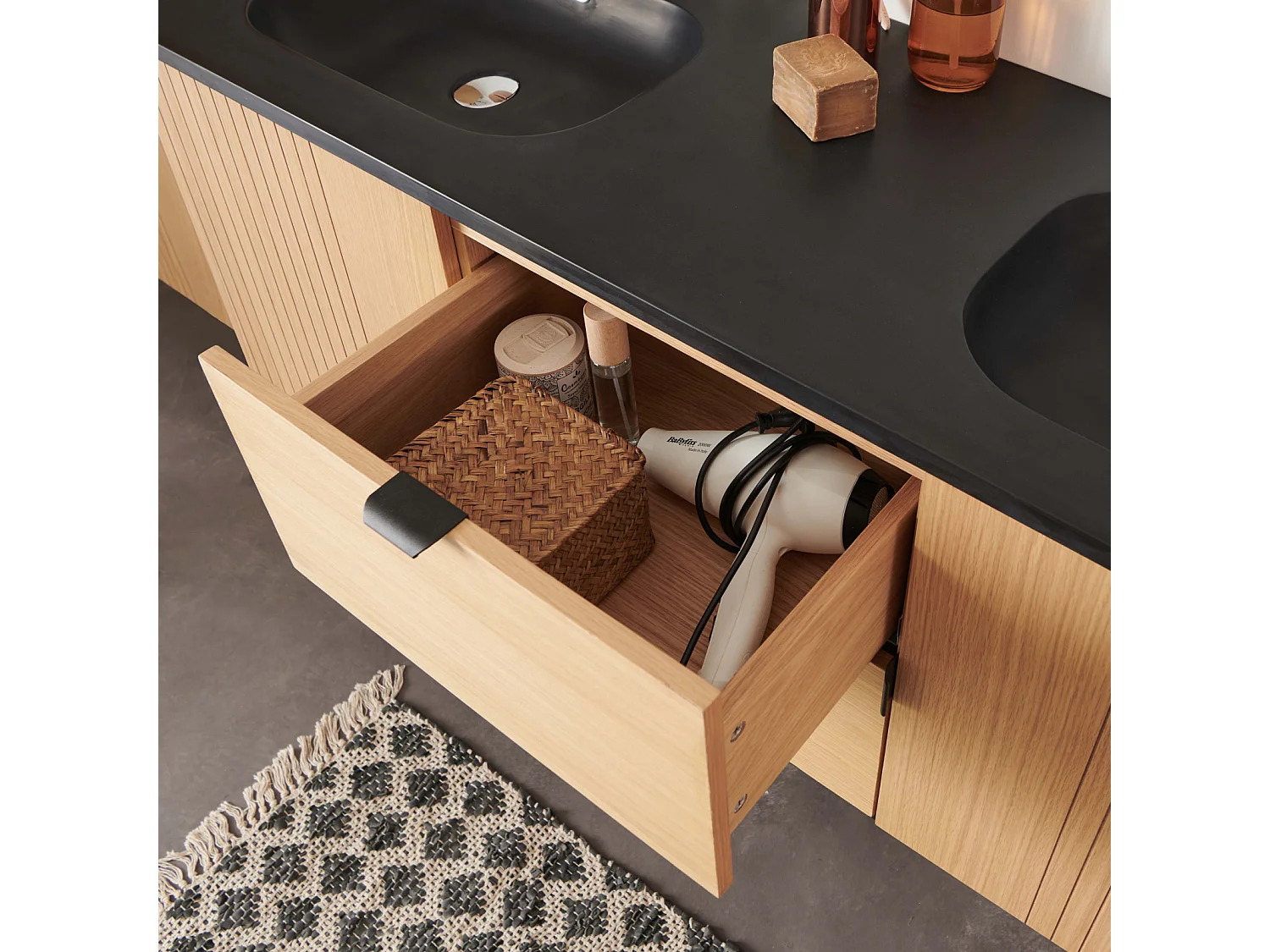 Mueble de lavabo doble STUDIO roble 140cm sobre patas con encimera de lavabo de resina