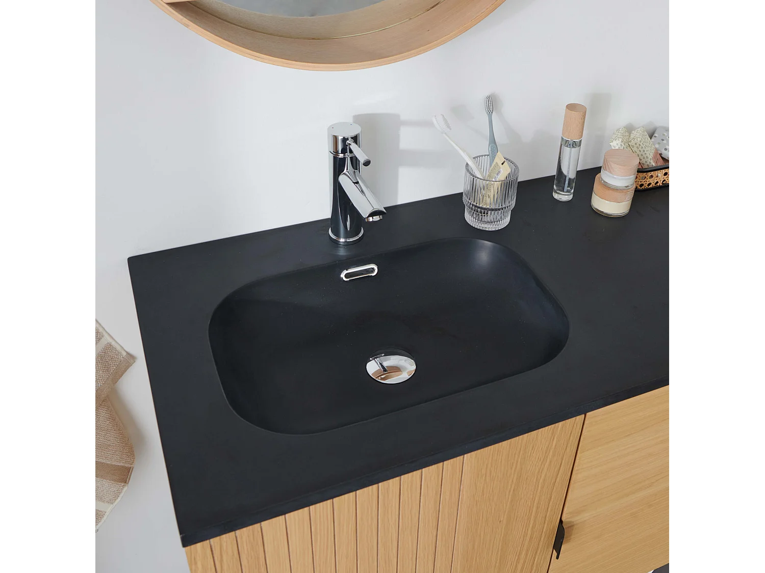 Móvel de lavatório duplo STUDIO de 140 cm em carvalho sobre pés com bancada de lavatório em resina