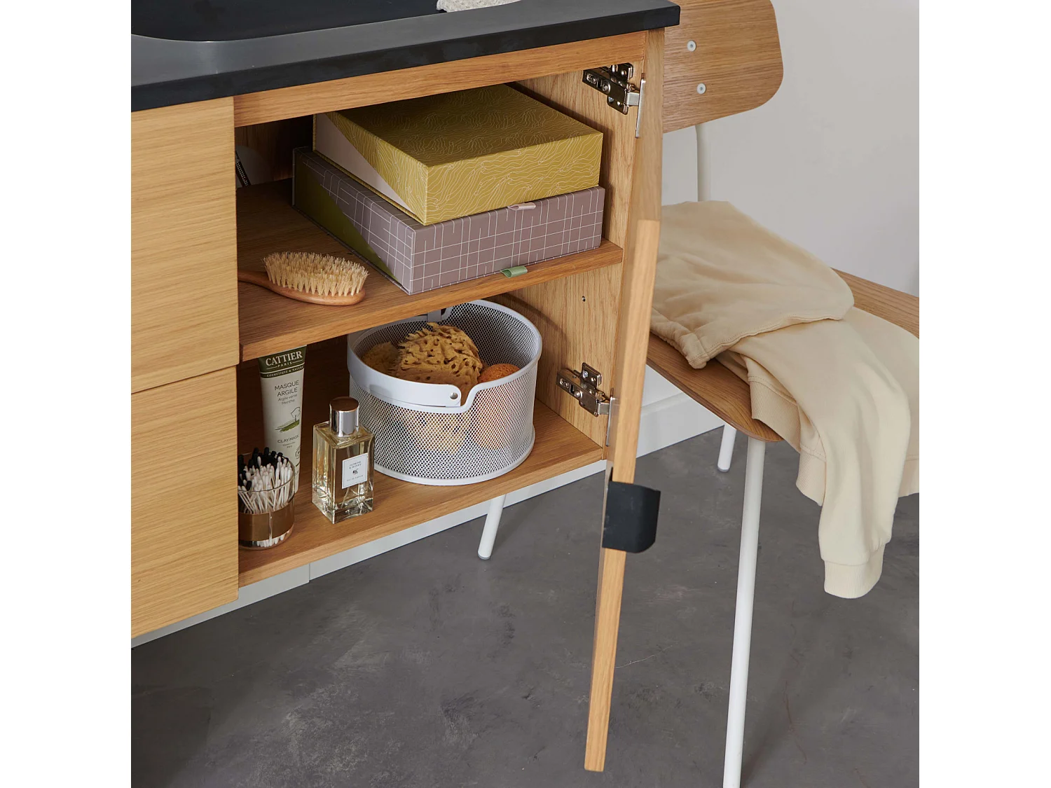 Mueble alto STUDIO de roble doble de 140 cm con encimera de resina