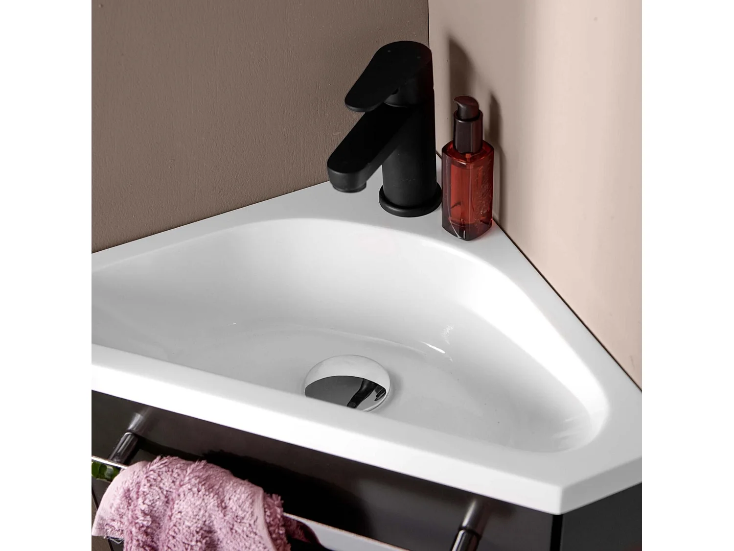 Gruppo lavabo angolare sospeso SKINO con rubinetto nero