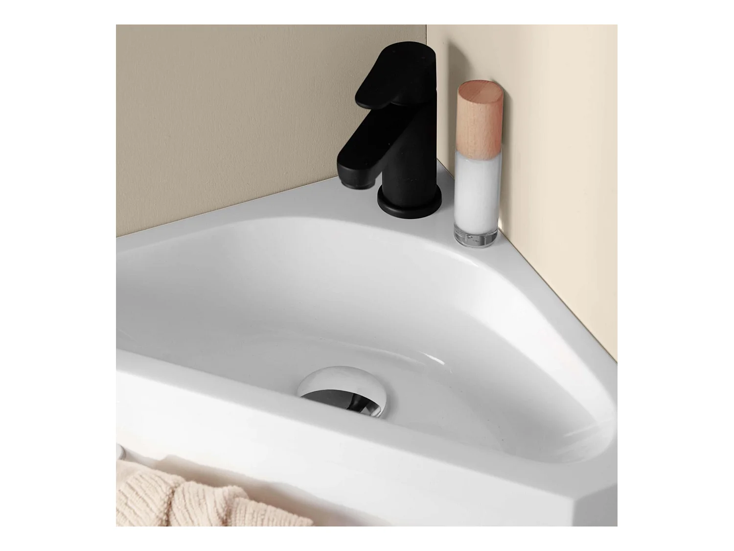 Ensemble lave-mains d'angle suspendu avec robinet noir