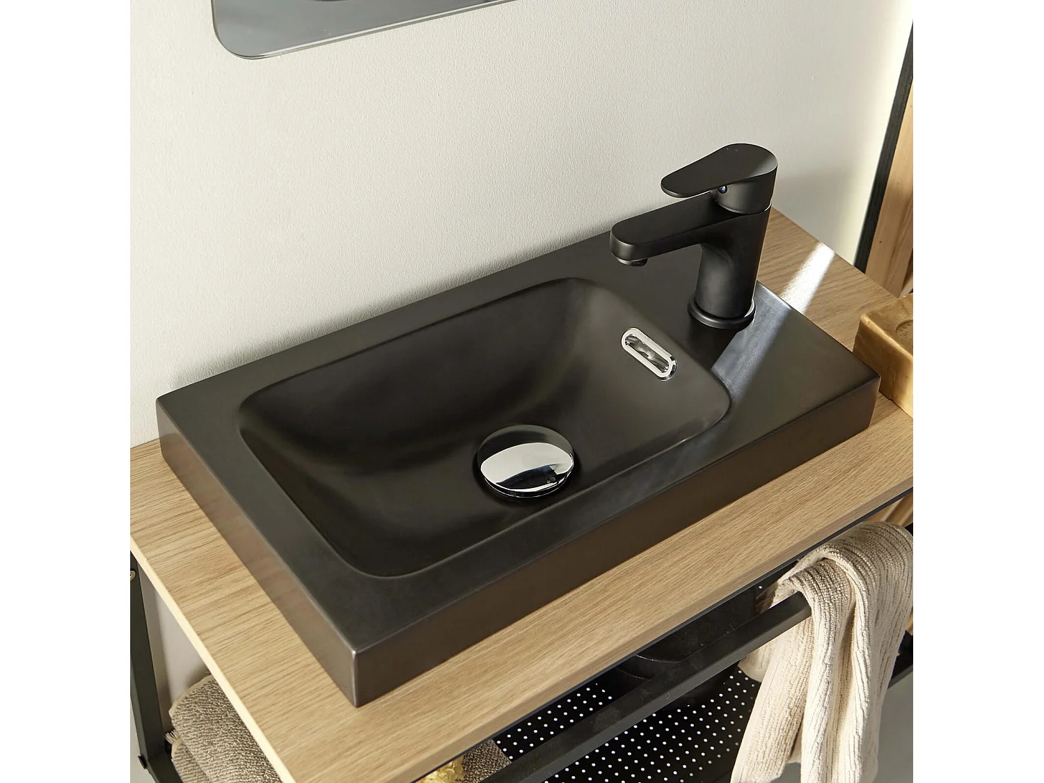 Conjunto de lavabo grande WILO con grifo y espejo de 60 cm
