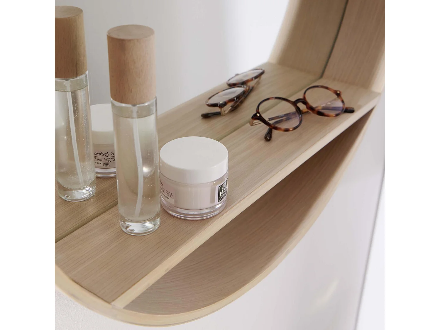 Ronde eikenhouten spiegel met OBLO-plank