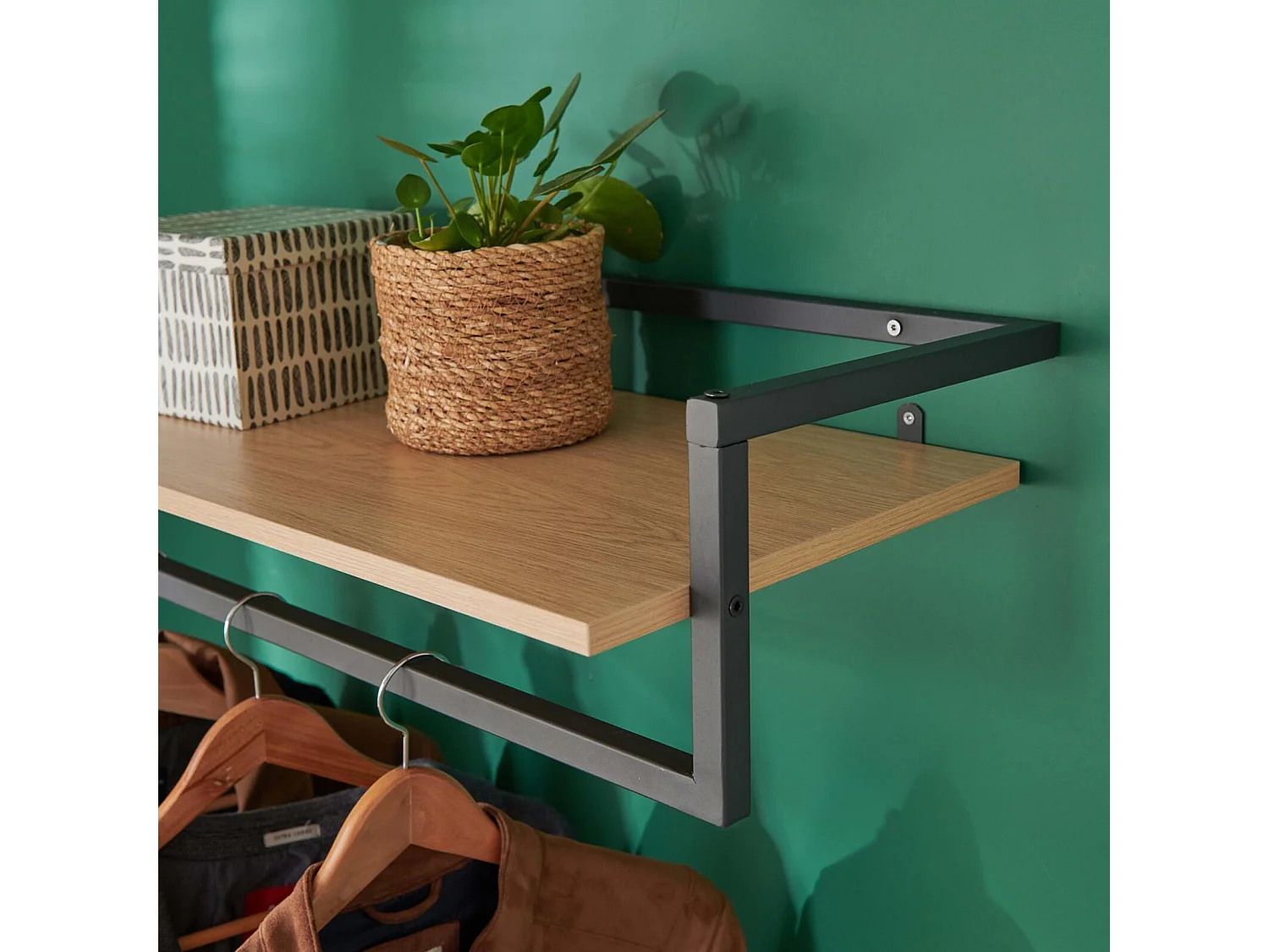 Etan houten en metalen wandkast