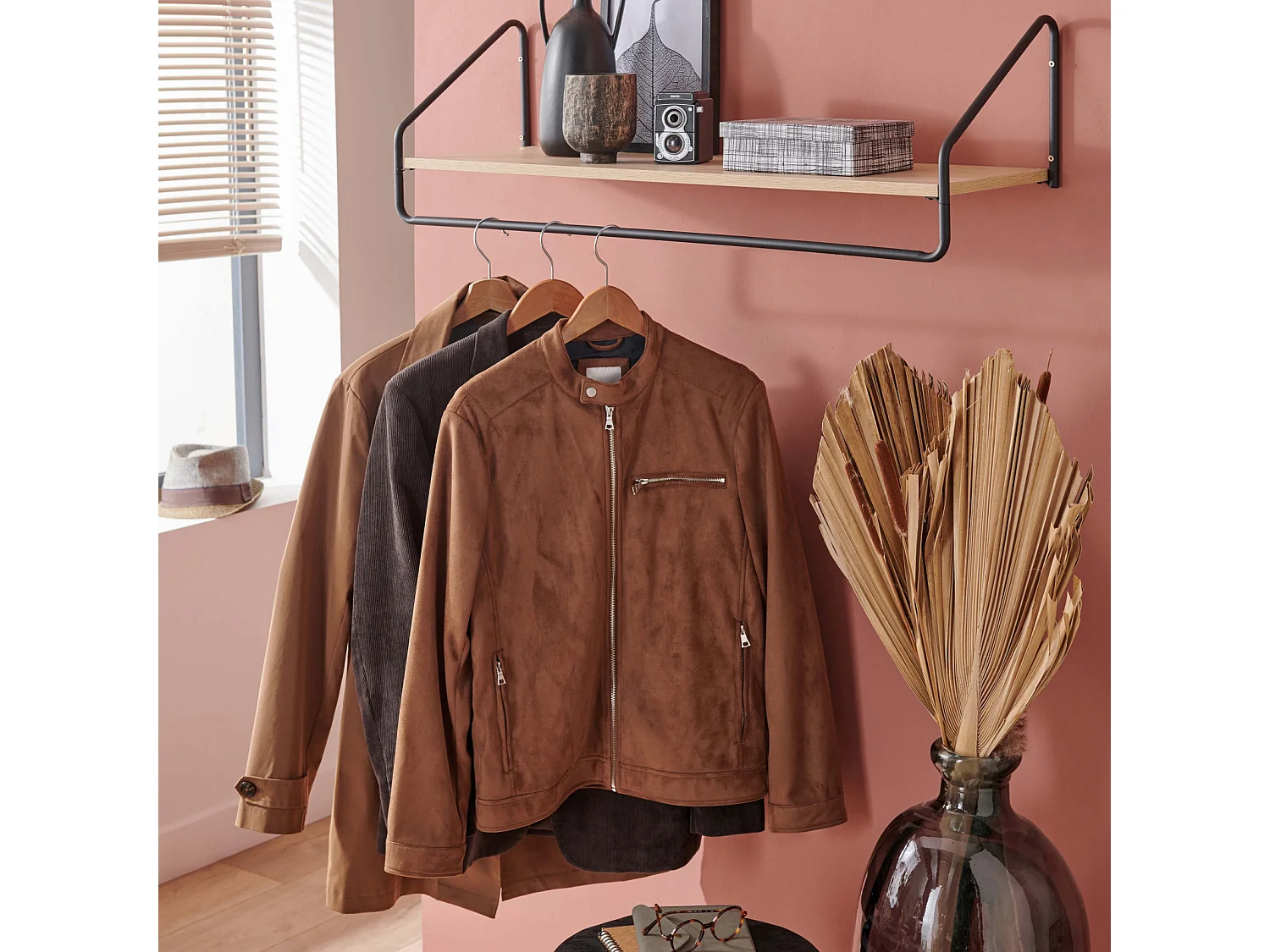 Armadio a muro in legno e metallo NELO