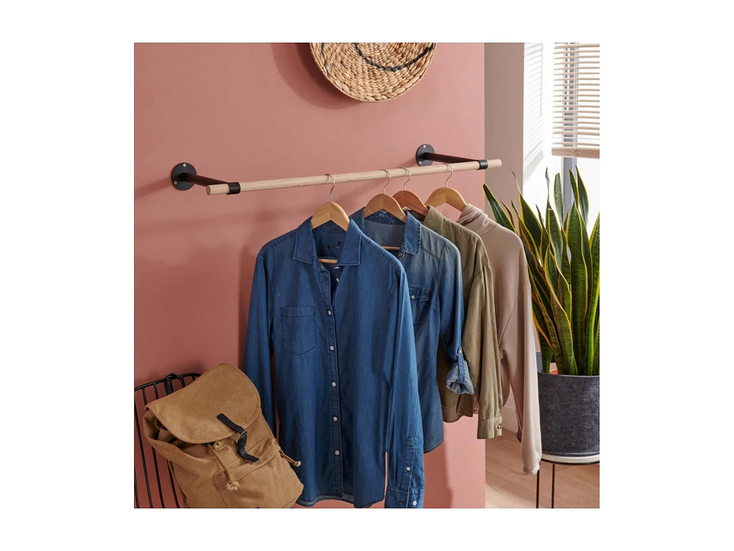 Lola wandkast van hout en metaal