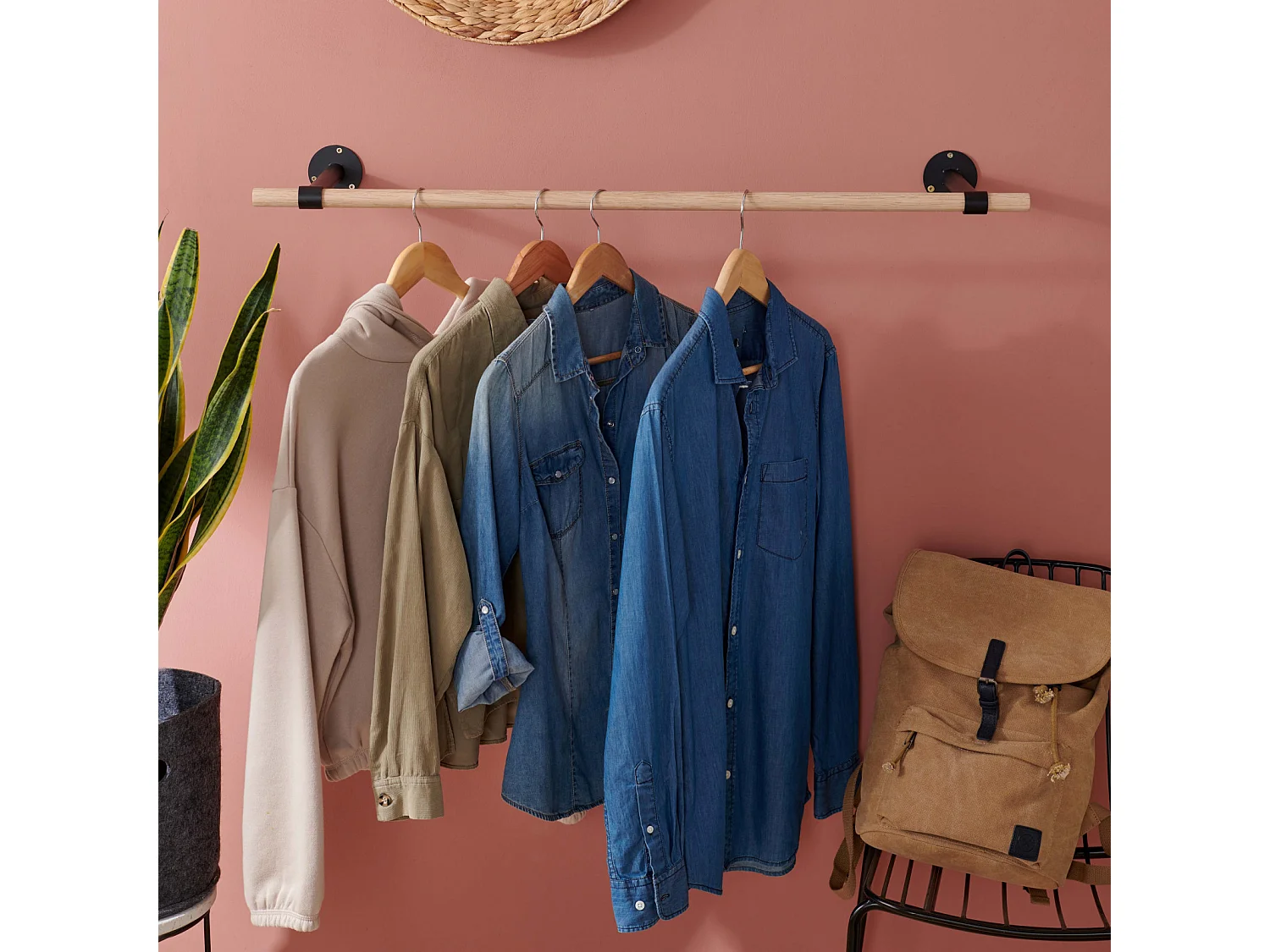 Lola wandkast van hout en metaal