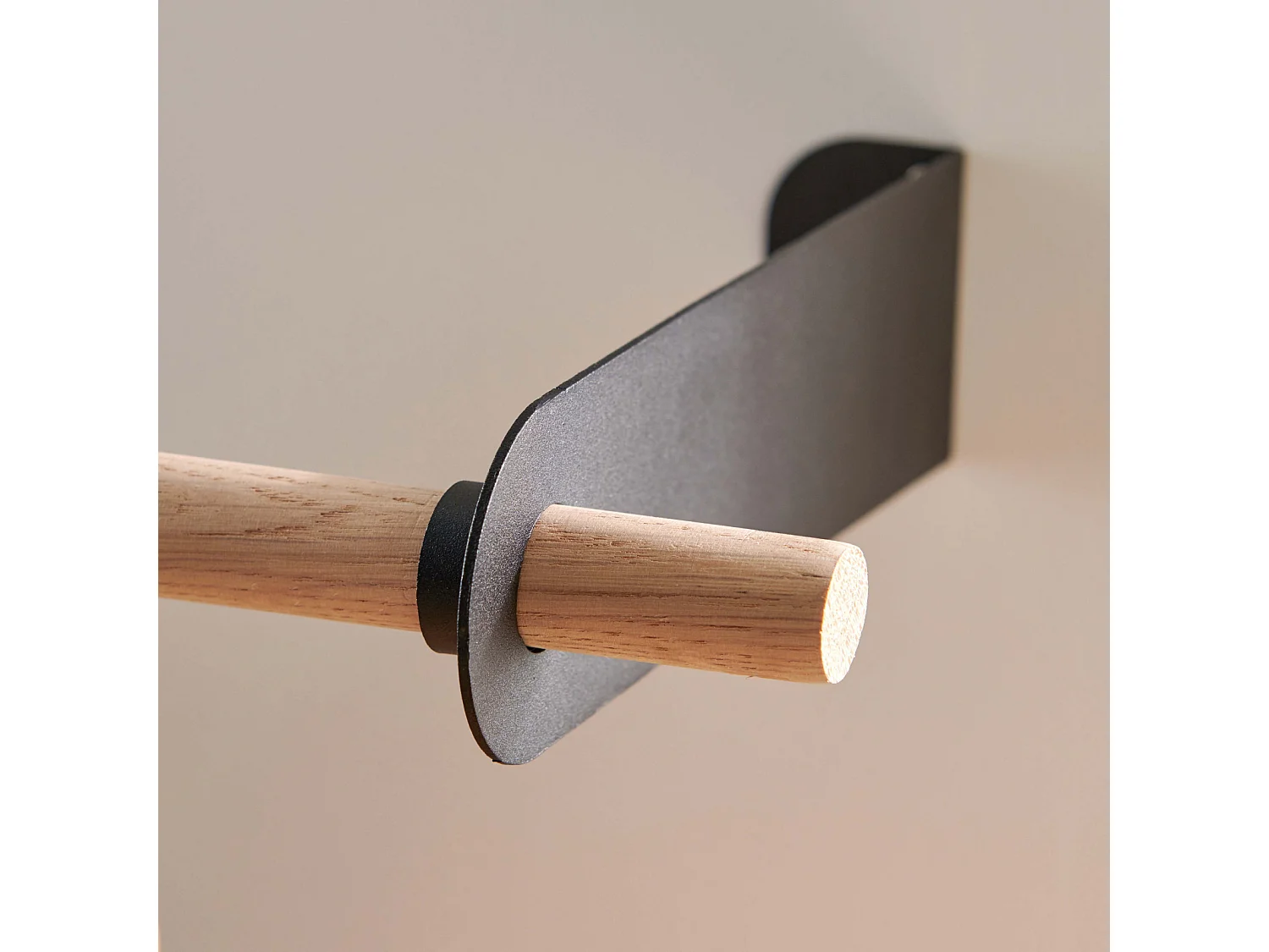 Armadio a muro in legno e metallo Yuri