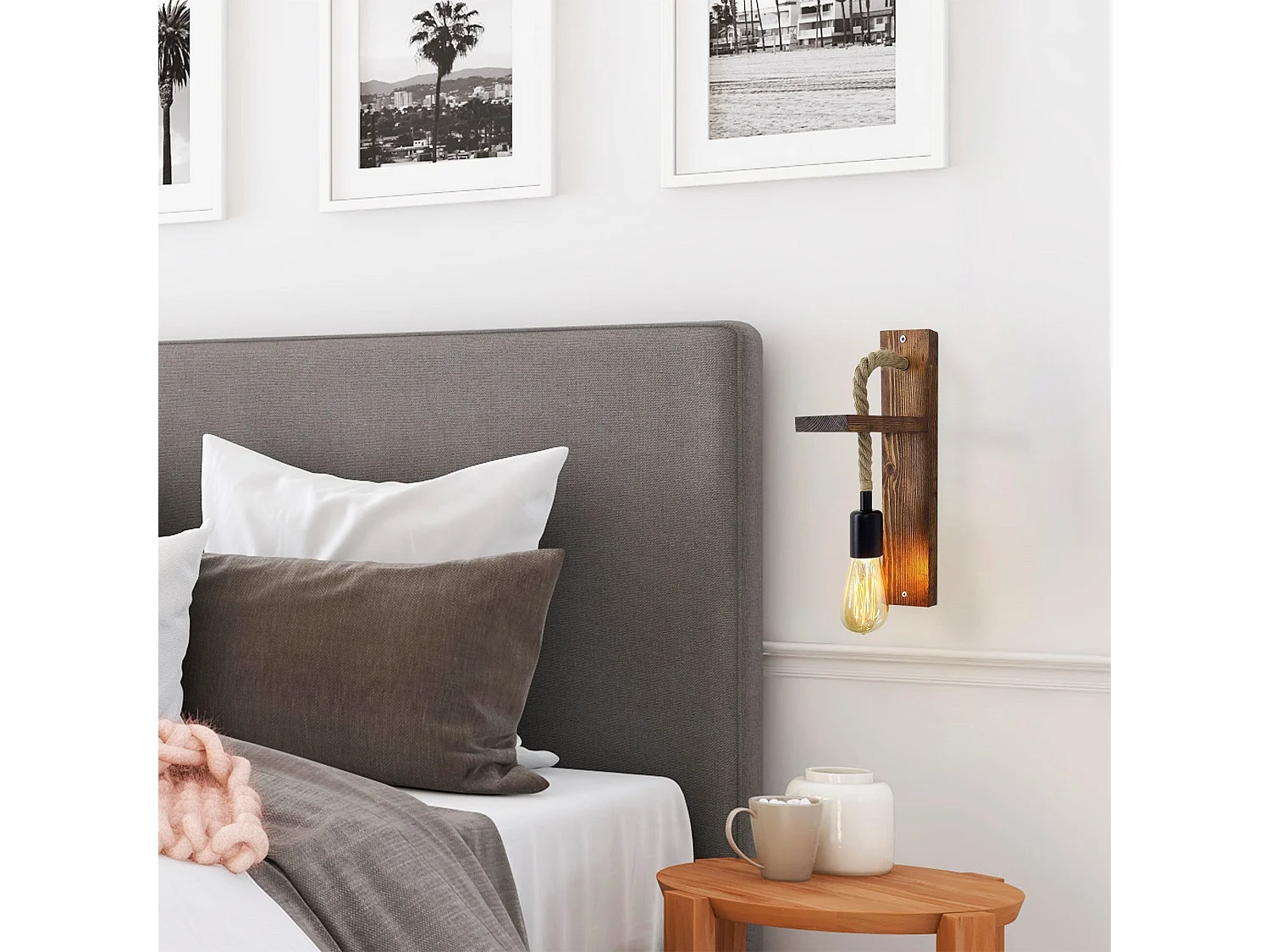 Candeeiro de Parede em Pinho Maciço - Design Rústico e Elegante