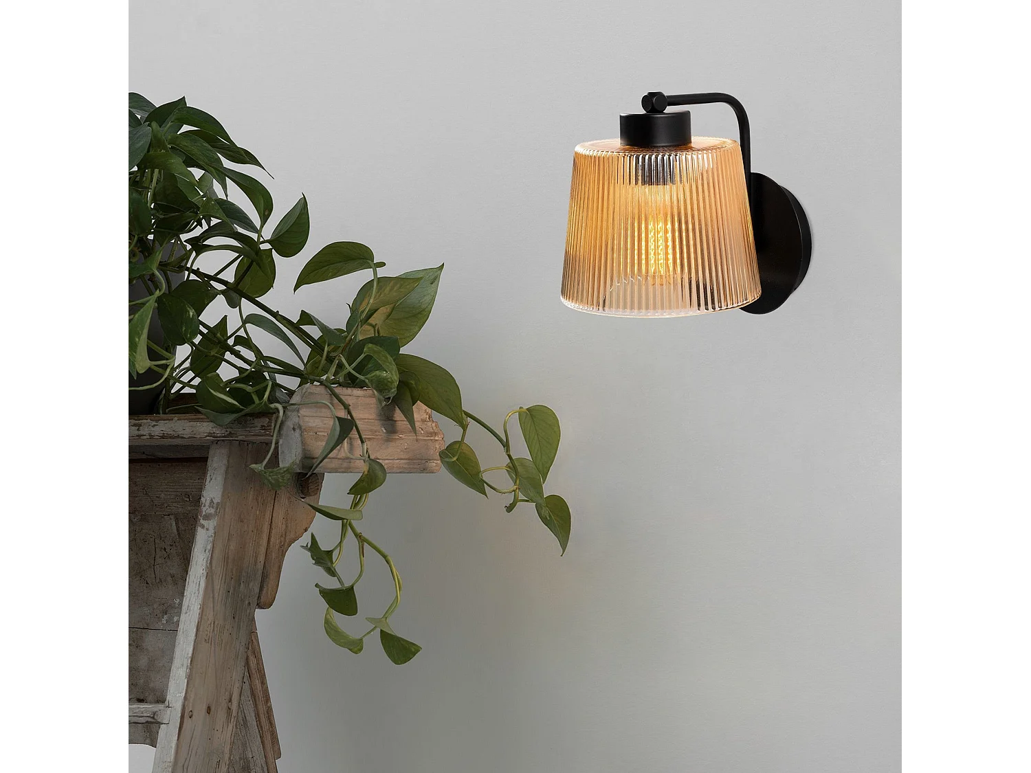 Candeeiro de Parede Moderno N-271 - Elegância e Sofisticação para o Seu Espaço