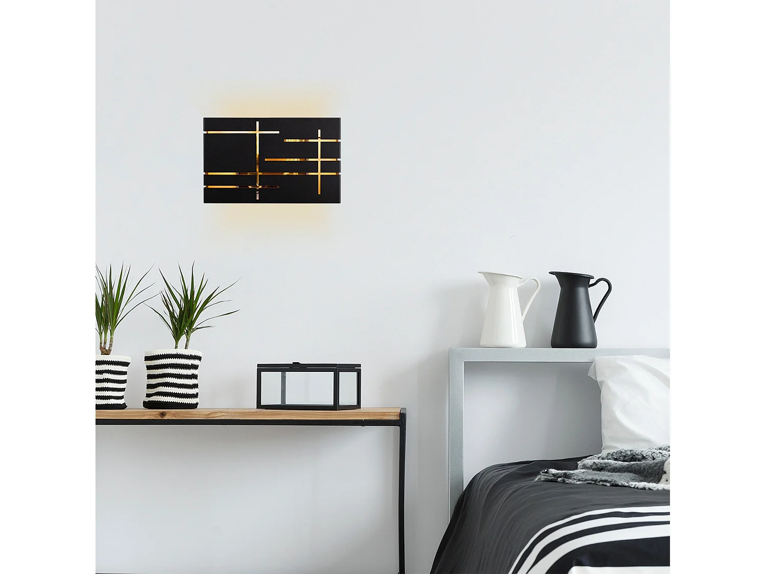 Candeeiro de Parede Moderno em Preto - Elegância e Sofisticação para o Seu Espaço