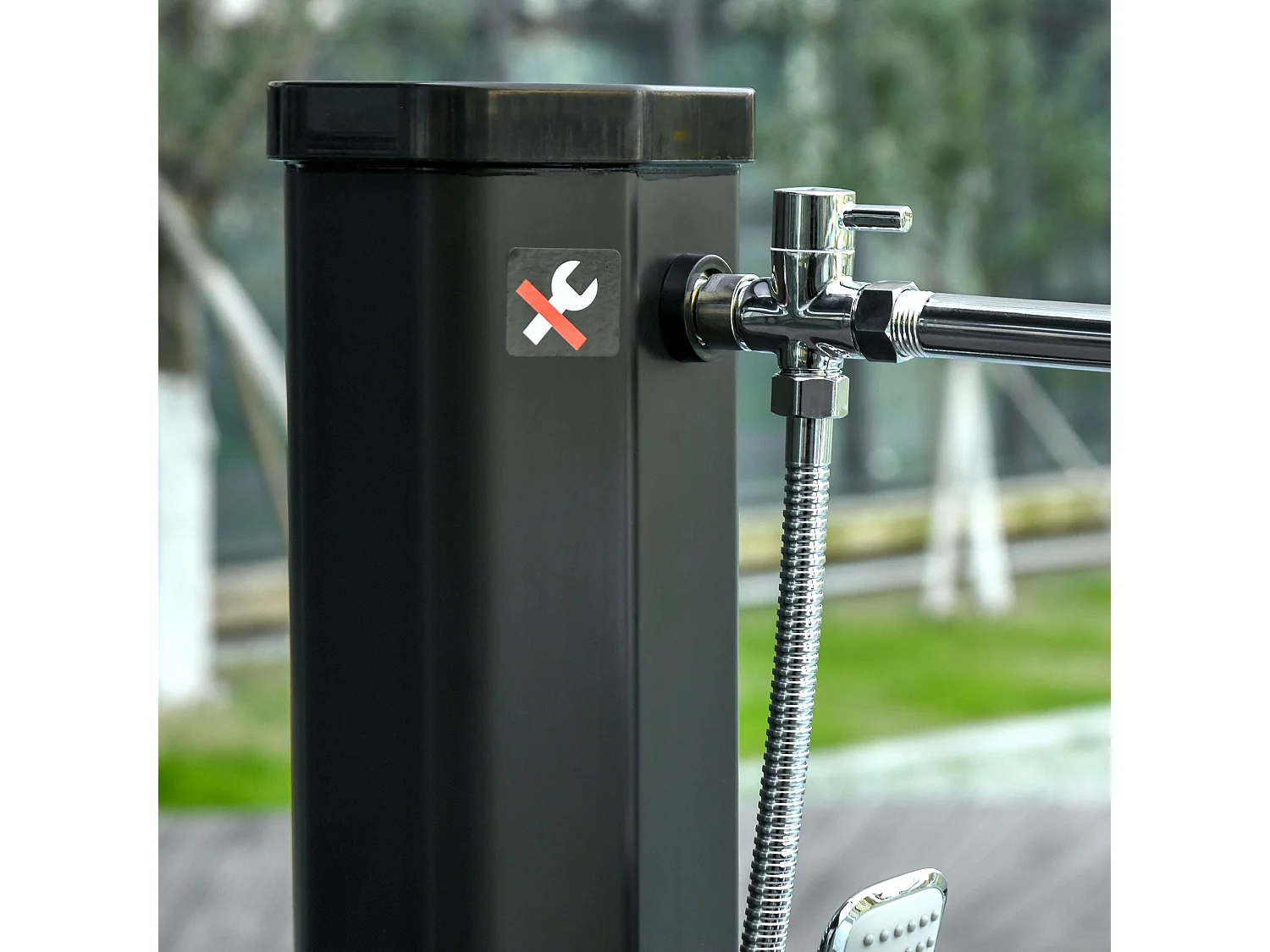 Chuveiro Solar para Jardim Outsunny com Duas Cabeças e Água Quente até 55°C