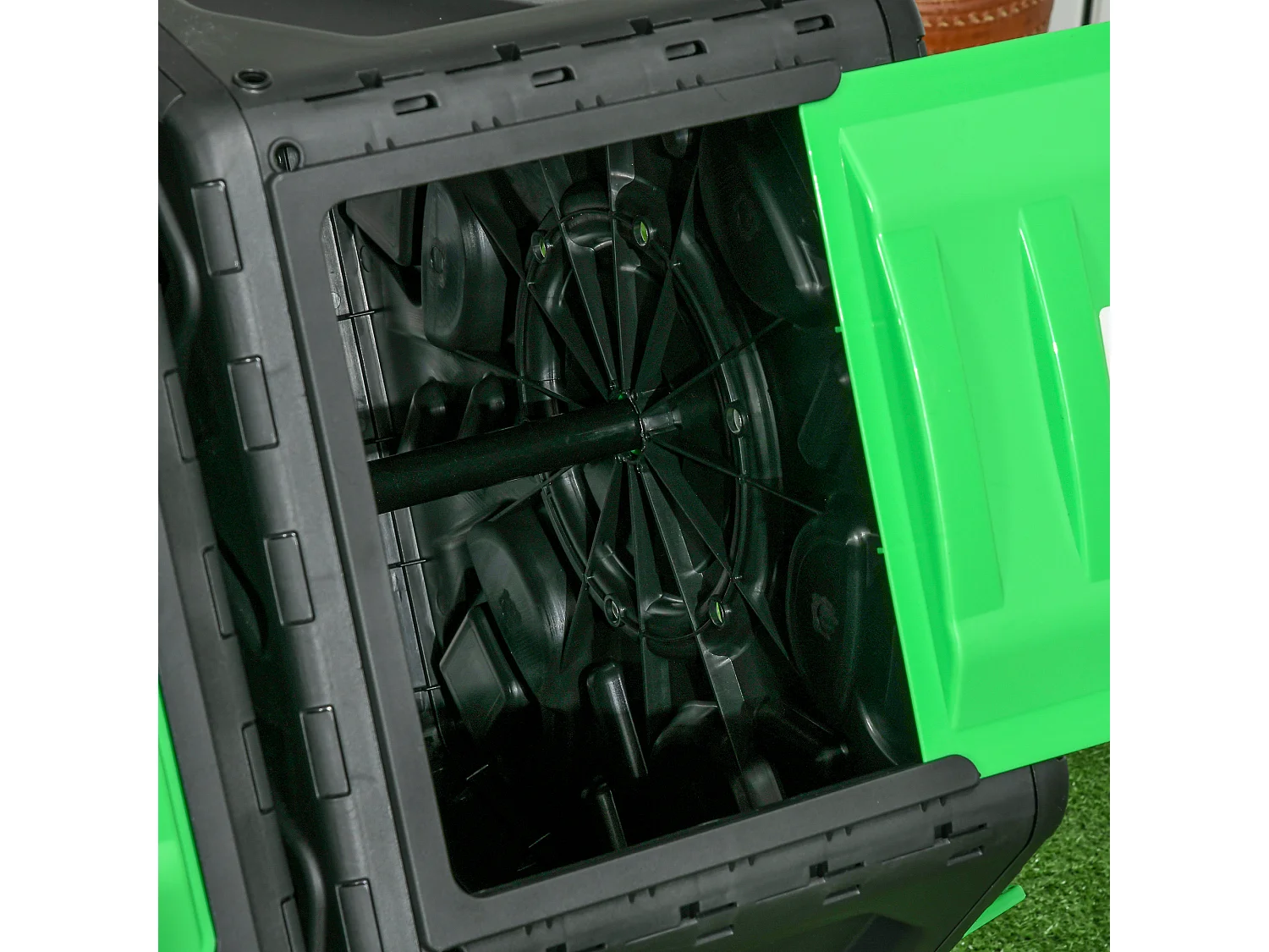 Compostor Giratório Outsunny de 130L com Dupla Câmara e Ventilação Eficiente