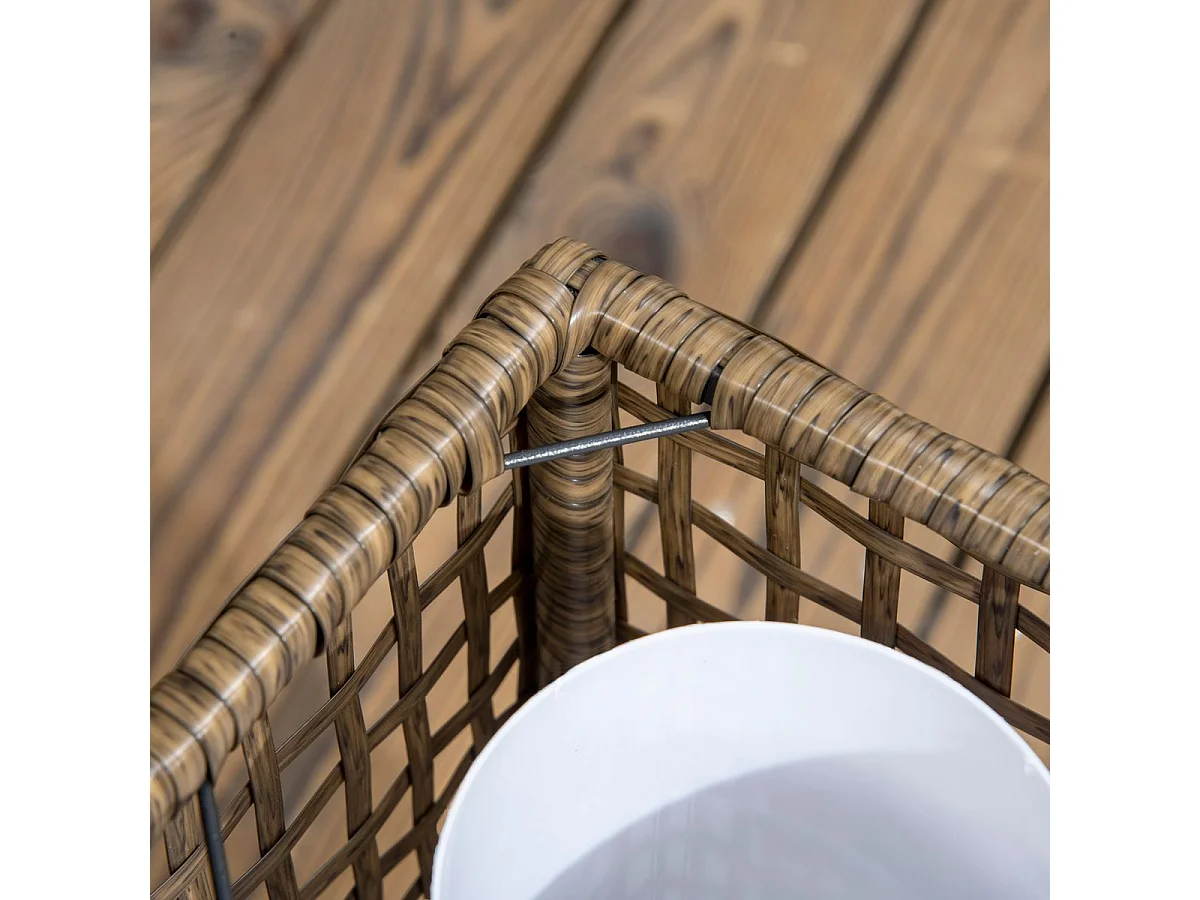 Candeeiro Solar de Jardim Outsunny com Vime Sintético e Luz LED - Elegância para Espaços Externos