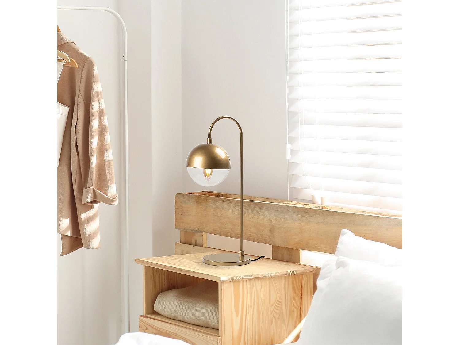 Candeeiro de Mesa Elegante Horn - 12201 em Cobre e Vidro