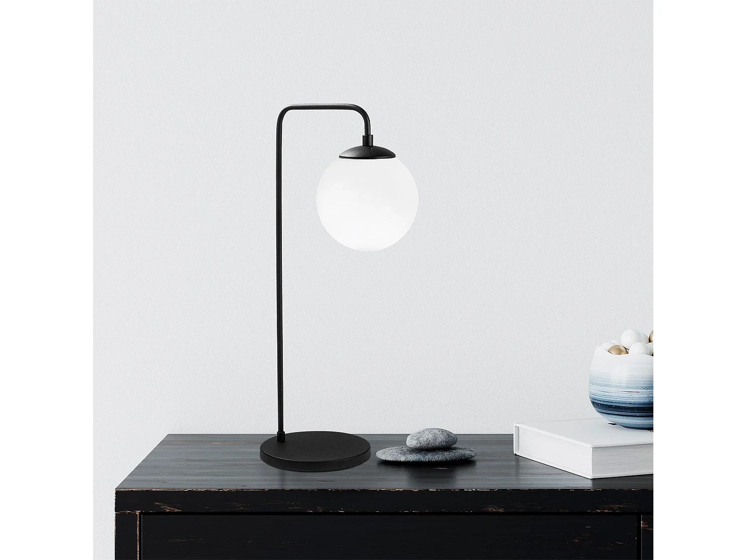 Candeeiro de Mesa Viran 10985 – Elegância e Modernidade para Sua Decoração