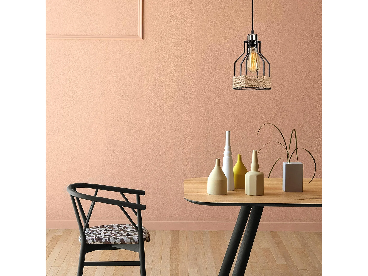 Candeeiro de Metal Preto Fiko - Elegância e Estilo para o Seu Espaço