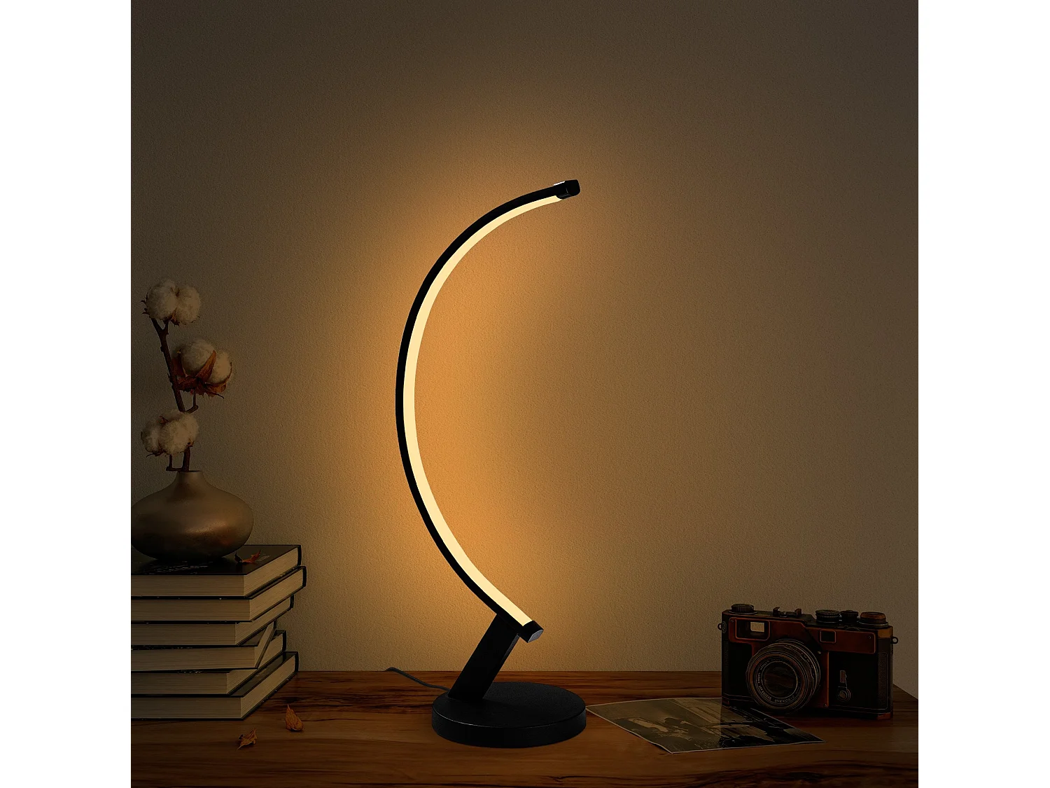 Candeeiro de Mesa Bevel 13323: Elegância e Modernidade para o Seu Espaço