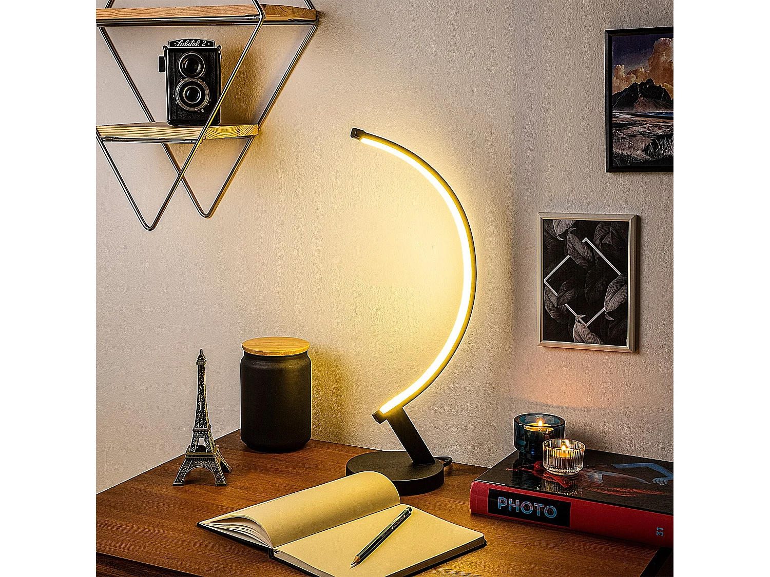 Candeeiro de Mesa Bevel 13323: Elegância e Modernidade para o Seu Espaço