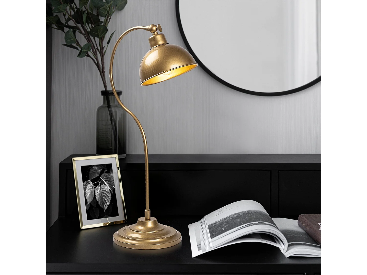 Candeeiro de Mesa Konika - Elegância e Modernidade para o Seu Espaço