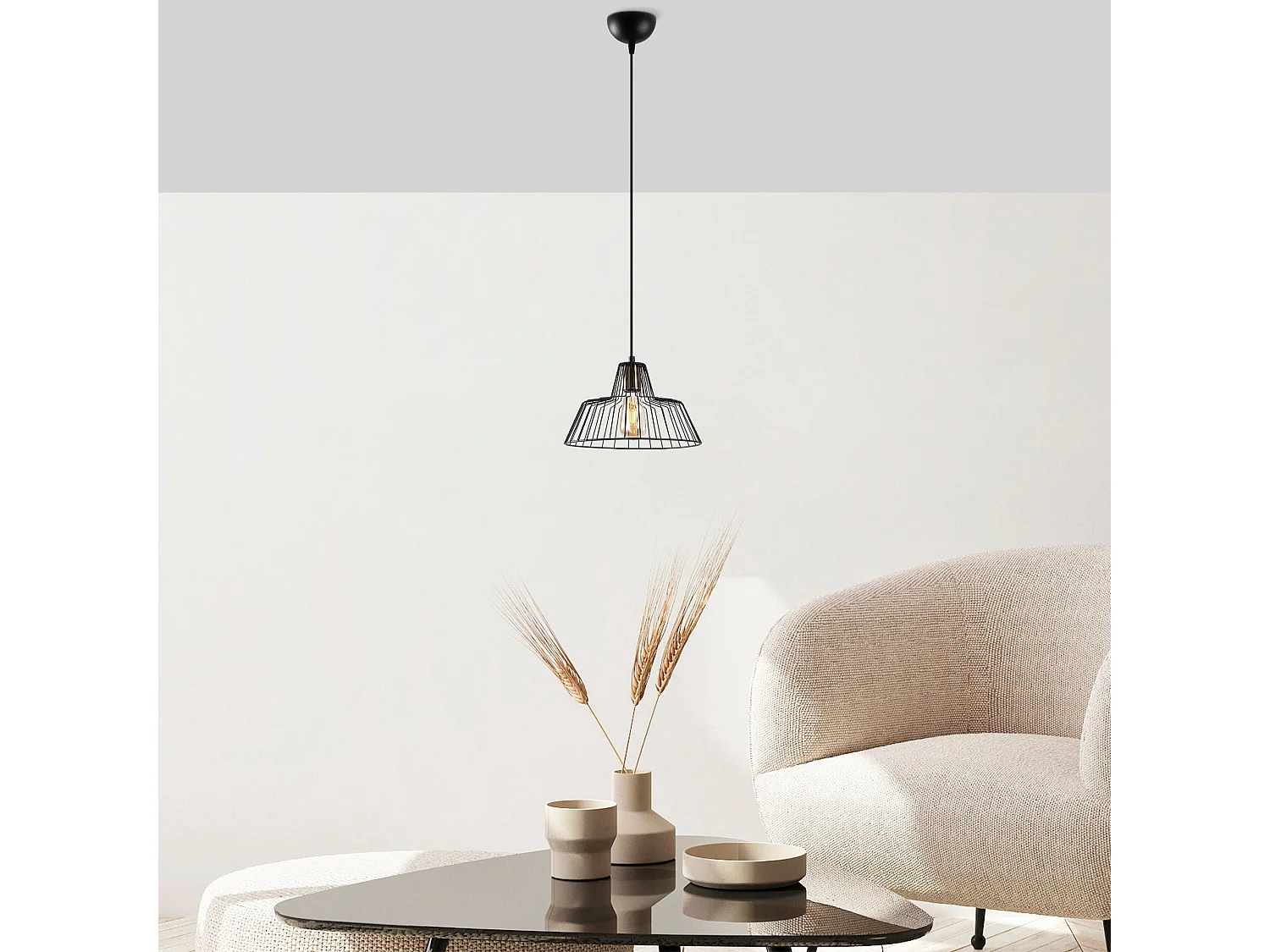 Candeeiro de Metal Preto Hakcu - Elegância e Sofisticação para o Seu Espaço