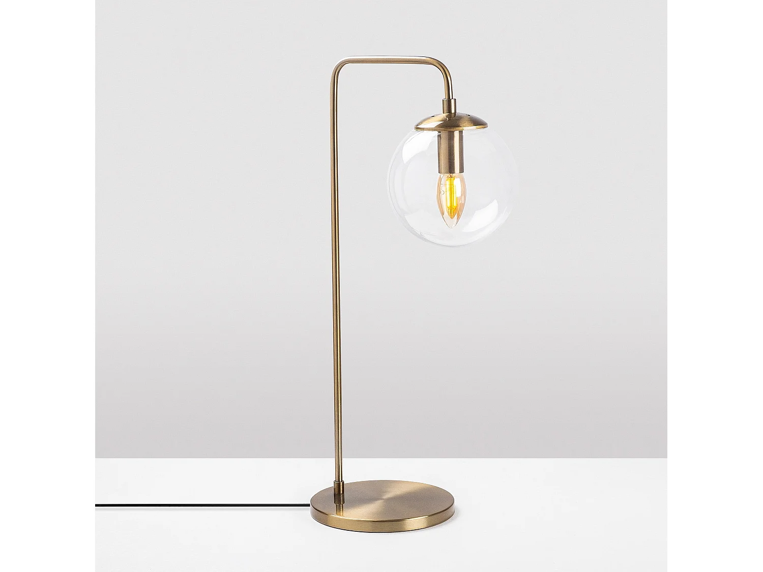 Candeeiro de Mesa Viran 10970 - Elegância e Estilo para o Seu Espaço