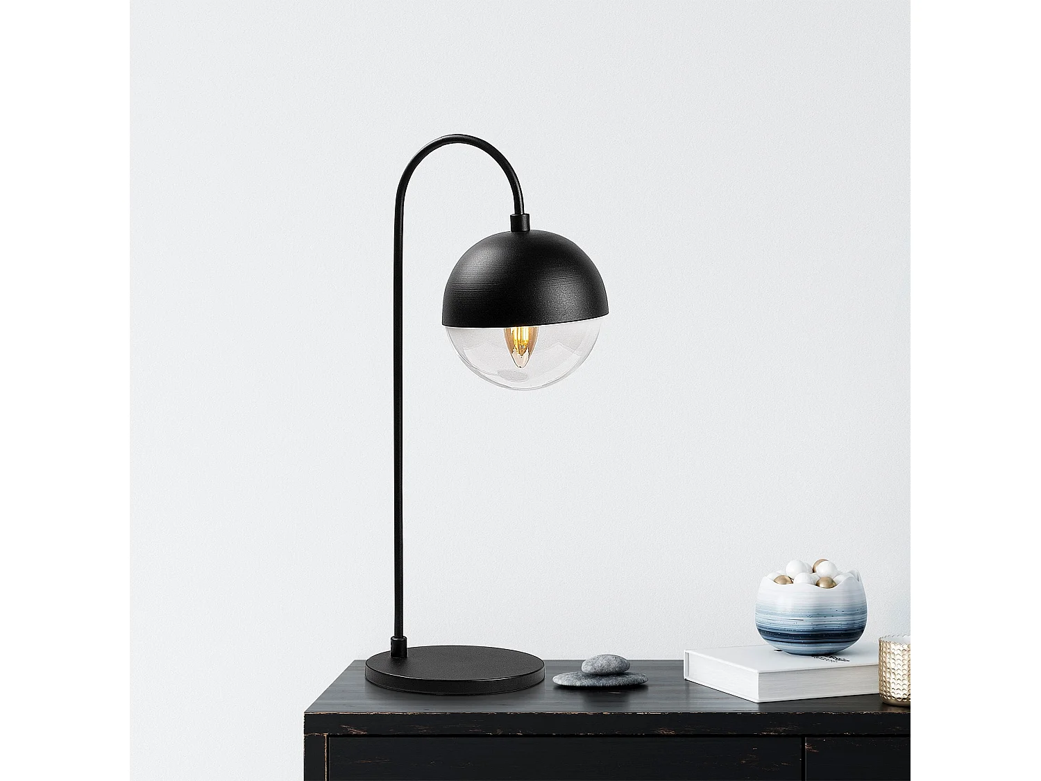 Candeeiro de Mesa Elegante em Preto - Horn 12203