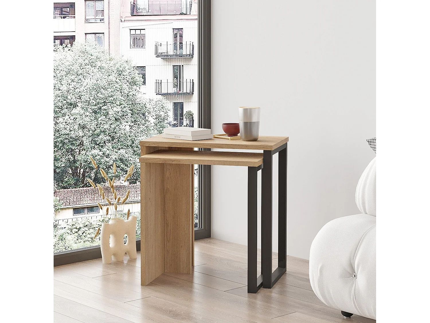 Conjunto de Mesas de Encaixe Elegantes e Funcionais em Nogueira