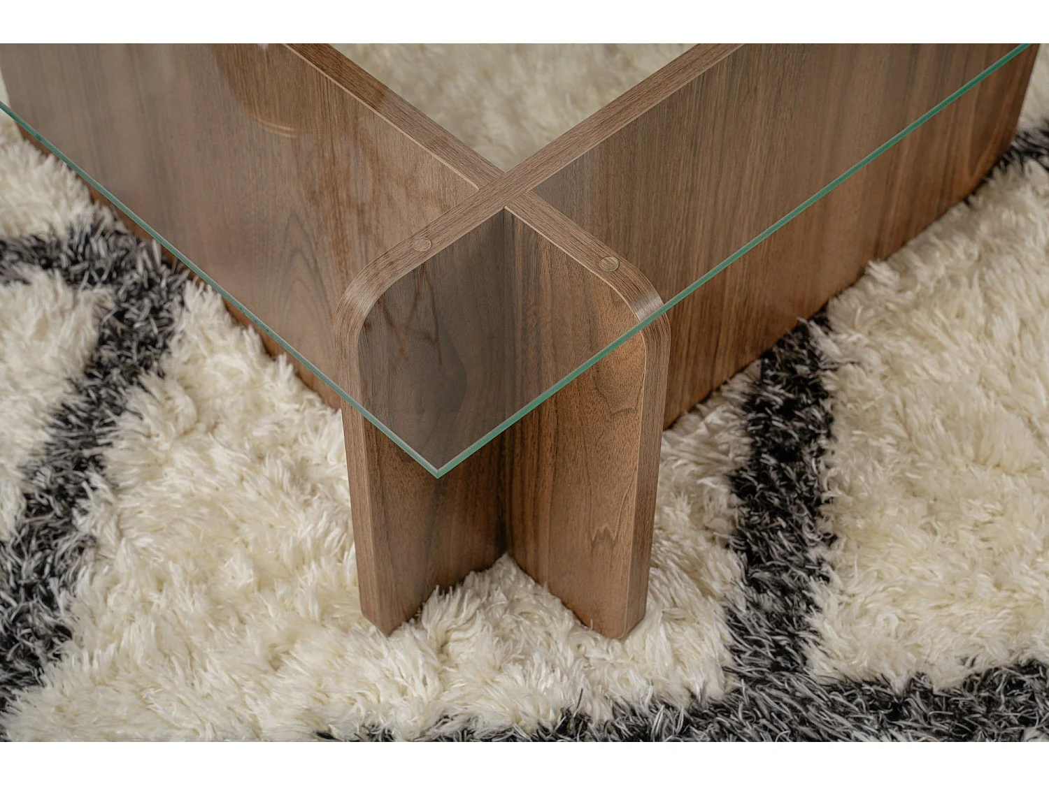 Mesa de Centro Flavio em Vidro Temperado e Nogueira – Design Moderno e Elegante, 105x65x30 cm